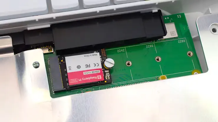 Raspberry Pi 500+ masaüstü taşınabilir bilgisayar 19 Raspberry Pi 500M2 boyutlari